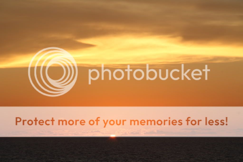 IMAGE: http://i784.photobucket.com/albums/yy125/bsusan424/Southern%20Caribbean/oceansunsetAprill2011471.jpg