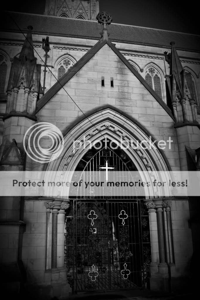 IMAGE: http://i784.photobucket.com/albums/yy128/manchester82/greyscale.jpg